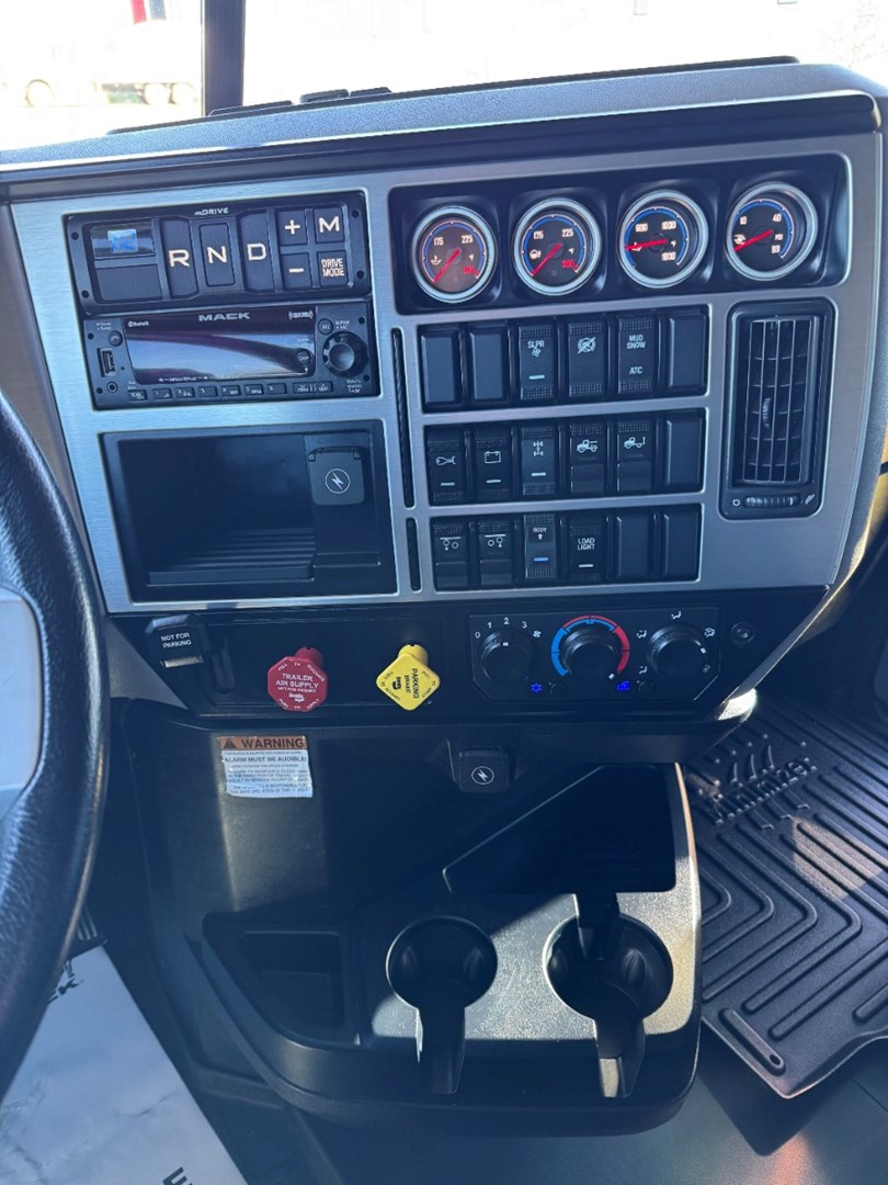 2022 Mack Anthem 64T Sleeper - image 16